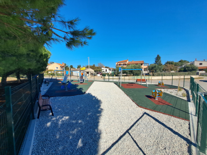 Dječje igralište Loborika